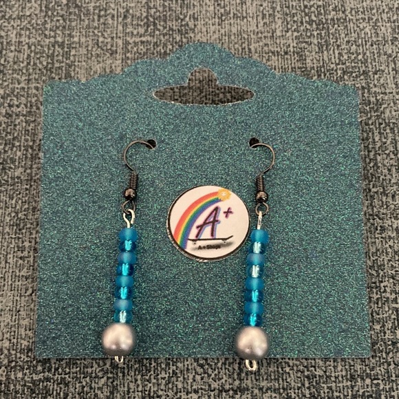 Delicate handmade earrings - Picture 2 of 2